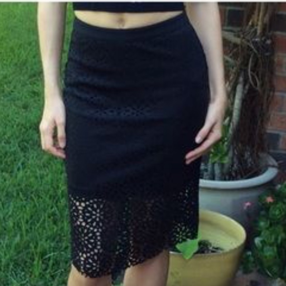 Gianni Bini laser cut black midi skirt size large